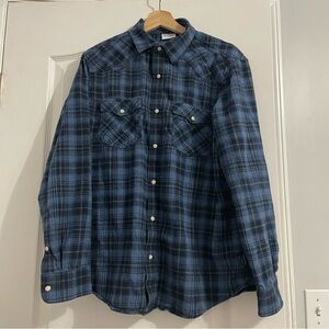 💥💥3 for $25 💥💥 Wind River Modern Fit Shirt  Blue  Large